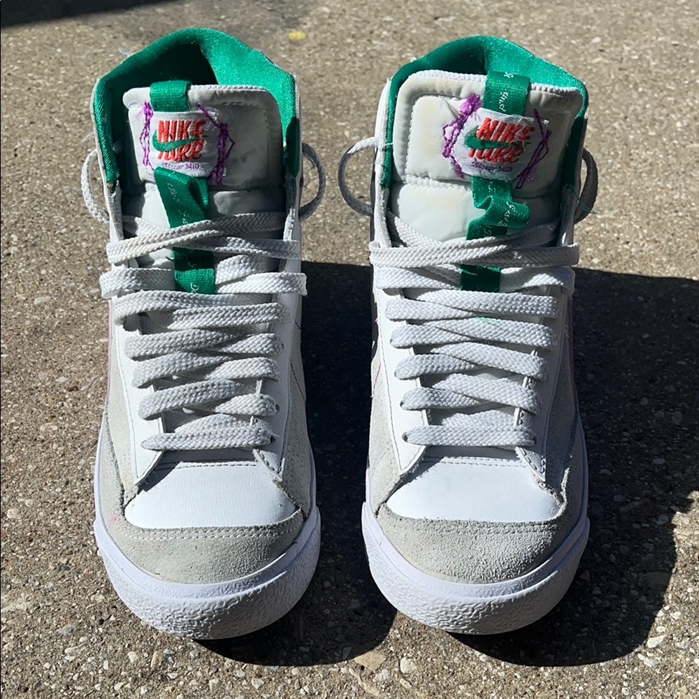 Nike Blazer mids Sneakers in White and Green